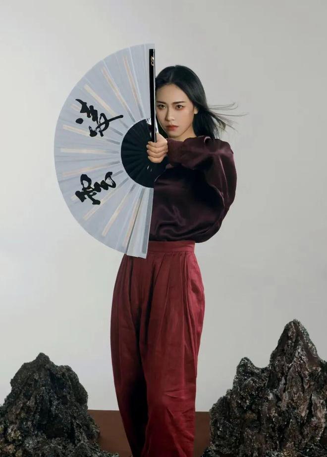 线金庸群侠搬进了现实!这波操作太会玩!开元棋牌网站峨眉山大型“江湖剧本杀”上(图8) 线金庸群侠搬进了现实!这波操作太会玩!开元棋牌网站峨眉山大型“江湖剧本杀”上(图8)